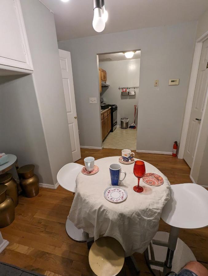 Central & Affordable Williamsburg Small Room Nueva York Exterior foto