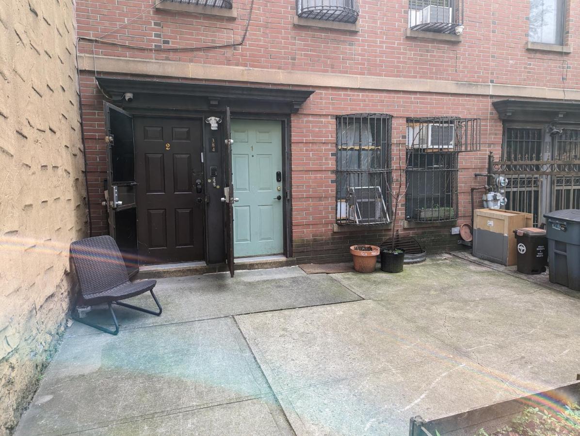 Central & Affordable Williamsburg Small Room Nueva York Exterior foto